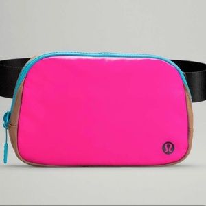Lululemon Everywhere Belt Bag
